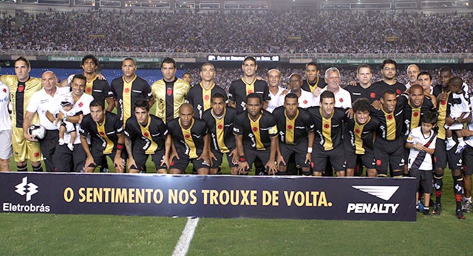 Time Vasco campeão 2009 Serie B (Foto: Ivo Gonzalez  / Agência O Globo)