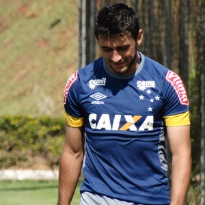 Robinho; meia do Cruzeiro (Foto: Maurício Paulucci)