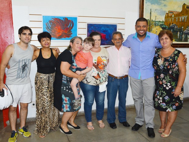 Amigos, professores e familiares de Matheus marcaram presença (Foto: Olímpio Moura/Divulgação)