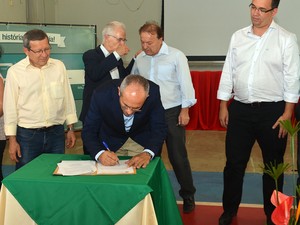 O edital vai apoiar projetos de pesquisa e inovação para a agropecuária (Foto: Romero Mendonça / Secom)