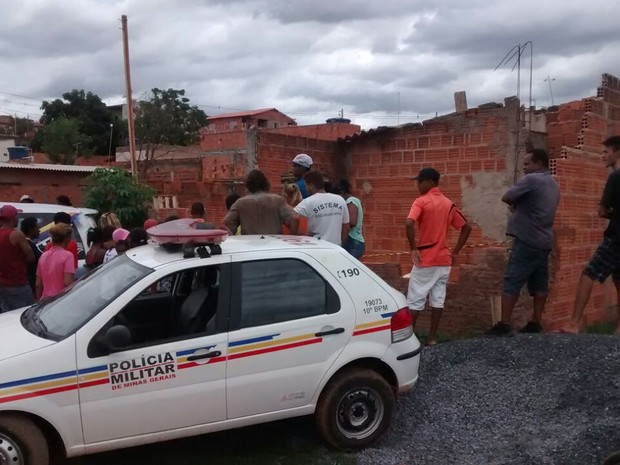 G Casal Morto A Tiros Dentro De Casa Em Montes Claros Not Cias