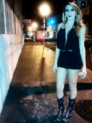 Travesti Graziela gastou R$ 10 mil plásticas e quer sair da rua em Piracicaba (Foto: Caroll Beraldo/arquivo pessoal)