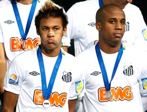 Neymar e Borges com a medalha do Mundial (Foto: Reuters)