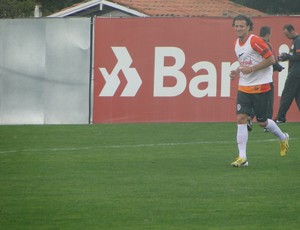 Forlán voltou aos treinos do Inter (Foto: Tomás Hammes / GLOBOESPORTE.COM)