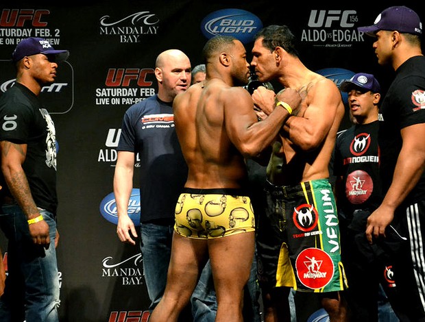 Evans e Minotouro na encarada do UFC (Foto: Adriano Albuquerque)