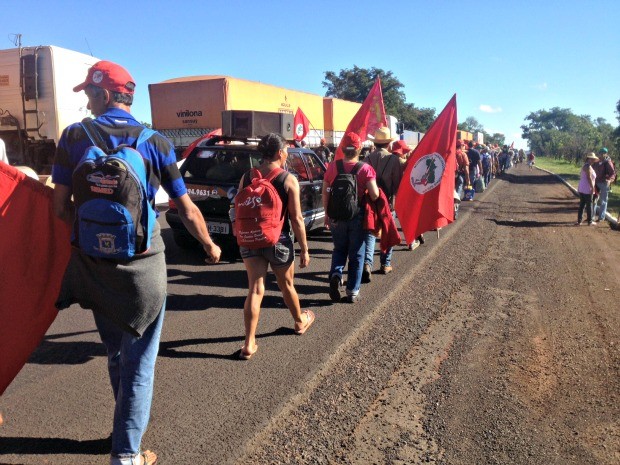 Indígenas ocupam rodovia em Mato Grosso do Sul (Foto: Fabiano Arruda/ G1 MS)