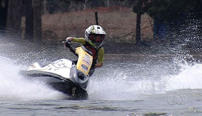 Davi Prado - piloto moto aquática (Foto: Reprodução / TV Anhanguera) Davi Prado - piloto moto aquática (Foto: Reprodução / TV Anhanguera)