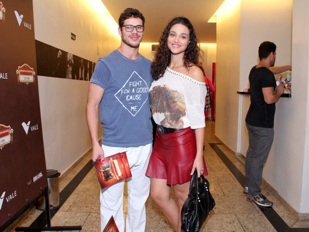 José Loreto e Débora Nascimento em estreia de peça no Rio (Foto: Alex Palarea/ Ag. News)