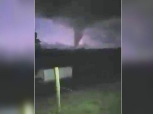 Nuvem funil chama a atenção de moradores em São Miguel Arcanjo (Foto: Reprodução/TVTEM) Nuvem funil chama a atenção de moradores em São Miguel Arcanjo (Foto: Reprodução/TVTEM)