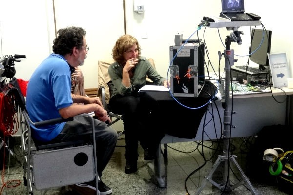 Jorge Furtado e Ana Luiza Azevedo se divertem no set de gravação (Foto: Jessica Mello/RBS TV)