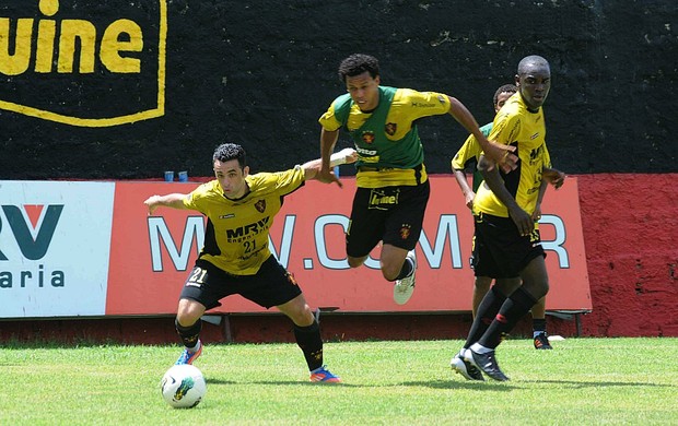 gilsinho edcarlos sport (Foto: Aldo Carneiro / Pernambuco Press)