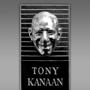 Rosto de Tony Kanaan no troféu das 500 Milhas de Indianápolis (Foto: Divulgação)