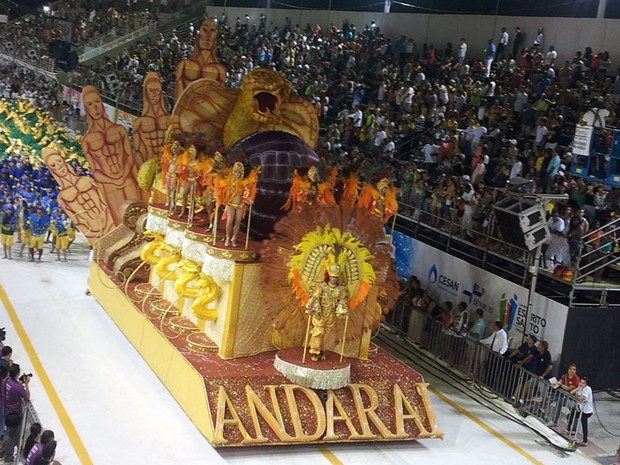 Desfile da Andaraí no carnaval de Vitória 2013 (Foto: Bruno Faustino/ G1 ES)