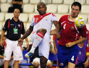 Pula, da Rússia, em ação contra a Costa Rica no Grand Prix de Futsal (Foto: Cristiano Borges/CBFS)