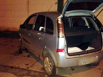 PM encontrou dinheiro dentro de carro abandonado em Cuiabá. (Foto: 1º BPM)