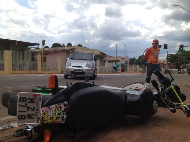 G1 Acidente Entre Moto E Carro Deixa Um Ferido Em Rio Branco