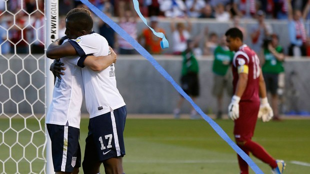 Fabian Johnson e Josy Altidore gol EUA x Honduras (Foto: Reuters)