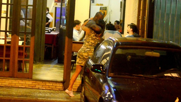 Rafael Zulu com sua nova namorada (Foto: AgNews  / AgNews)