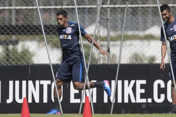 Léo Príncipe absorve críticas para evoluir no Corinthians: 