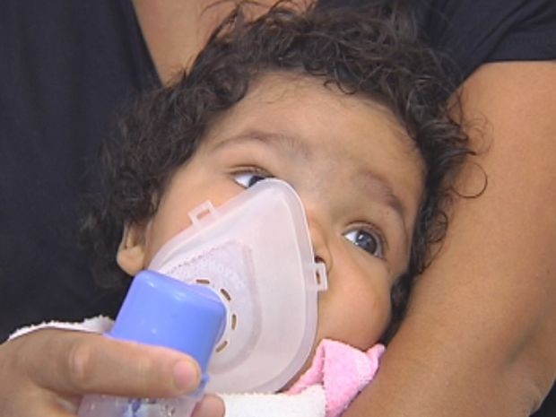 Doenças respiratórias, como asma e bronquite, são agravadas nos dias frios.  (Foto: reprodução/TV Tem)