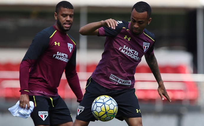 Junior Tavares e Wesley treinam no São Paulo (Foto: Rubens Chiri / saopaulofc.net)