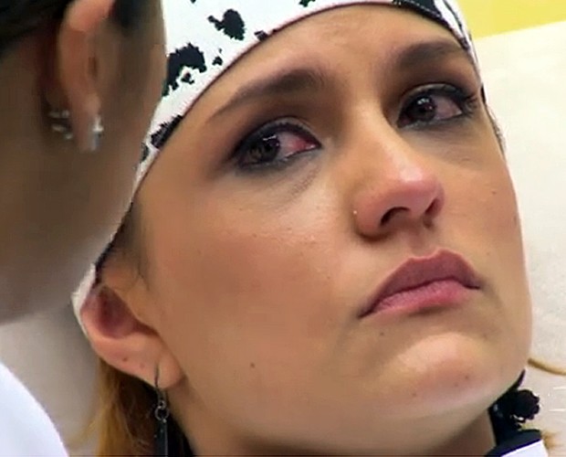 Paula se emociona, após desentendimento com Thiago Mendonça (Foto: Mais Você/TV Globo)