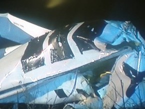A aeronave ficou completamente destruída após queda que matou prefeito. (Foto: Reprodução/Inter TV dos Vales)