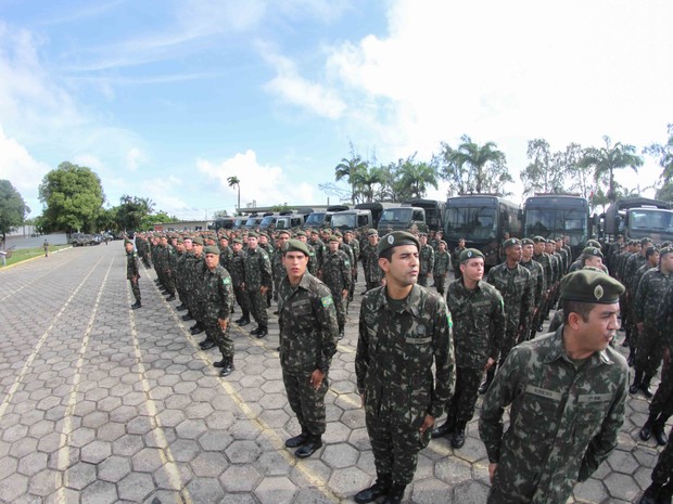 Em Pernambuco, militares participam de mutirão nacional de combate ao Aedes (Foto: Aldo Carneiro/Pernambuco Press)