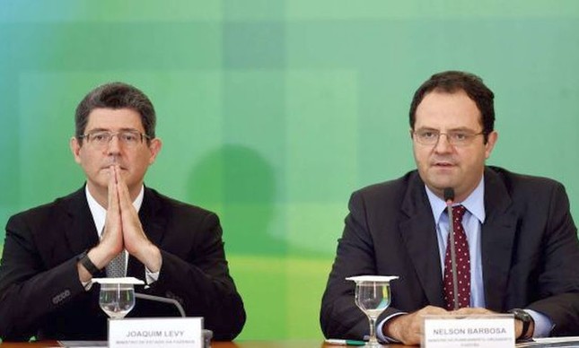 Joaquim Levy e Nelson Barbosa durante anúncio em Brasília (Foto: E. SA / AFP)