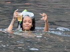 Dedo feio! Rihanna faz gesto obsceno para paparazzi
