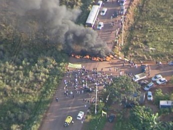 G1 Após mais de três horas de protesto manifestantes liberam DF 001