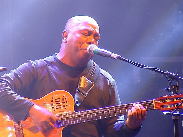 Com 50 anos de carreira, o multi-instrumentista, cantor, compositor e arranjador Filó Machado participou do festival (Foto: Reprodução/Inter TV Cabugi)