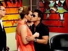 Zezé Di Camargo beija apresentadora paraguaia em programa de TV