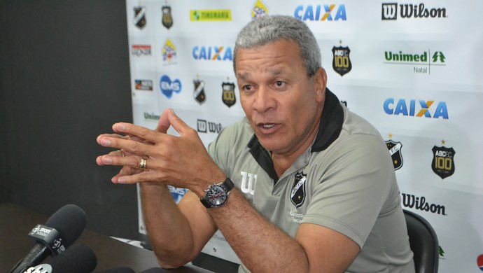 Hélio dos Anjos, técnico do ABC (Foto: Jocaff Souza/GloboEsporte.com)