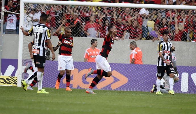 Gol Alan Patrick Flamengo x Santos Maracanã (Foto: André Durão)