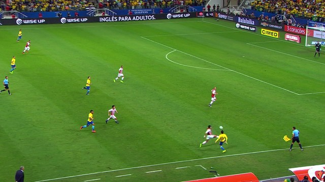 <p>
	Fagner &eacute; lan&ccedil;ado na direita, domina e d&aacute; belo len&ccedil;ol no marcador! Que beleza!</p>
