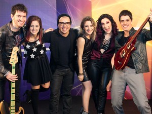 Banda Melody posa nos bastidores (Foto: Dafne Bastos/TV Globo)