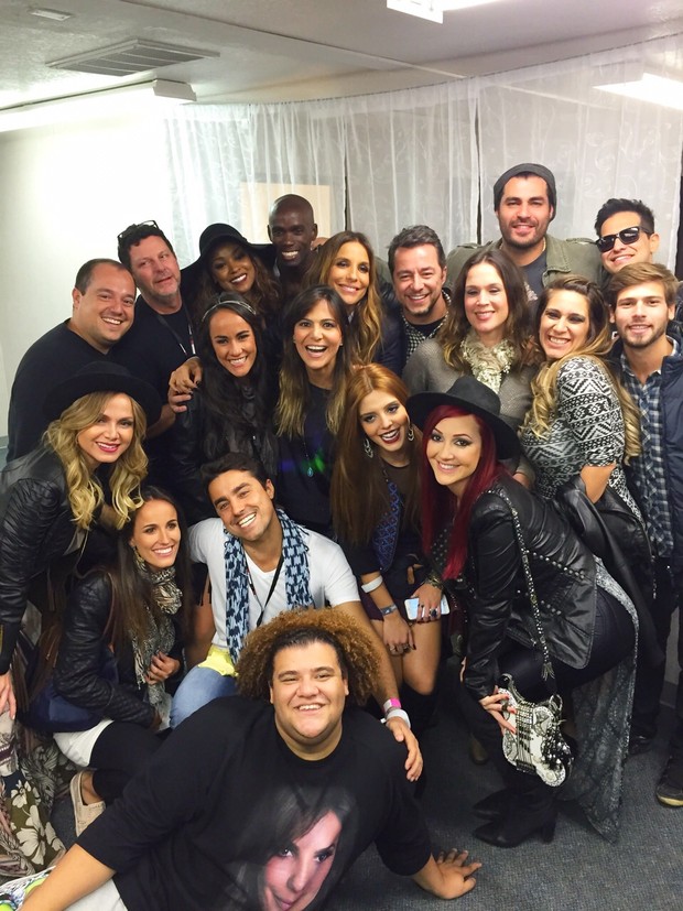 Famosos tietam Ivete no camarim  (Foto: Divulgação)