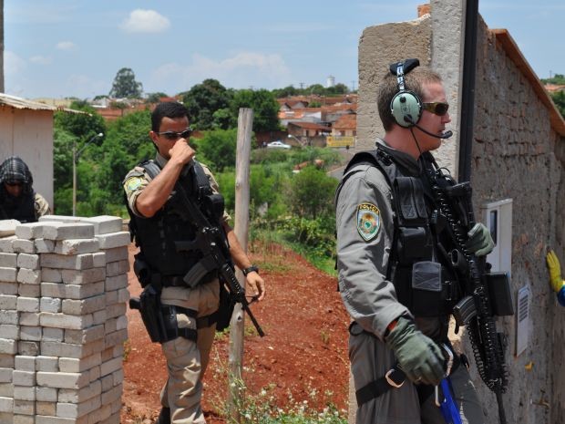 Homens fortemente armados participaram da operação na cidade.  (Foto: Divulgação/ Saulo Adriano)