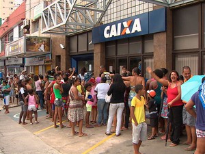 População saca benefício antes da data devido a boato na Bahia (Foto: Imagem/TV Bahia)
