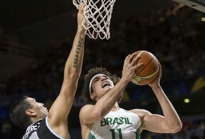 Varejão basquete brasil argentina (Foto: Fiba)