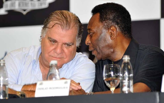 Odílio Rodrigues e Pelé: quando Odílio assumiu a presidência do Santos, ex-jogador parou de receber (Foto: Ivan Storti / Santos FC)