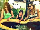 Rafaella Justus e irmãs posam com cobra em zoológico