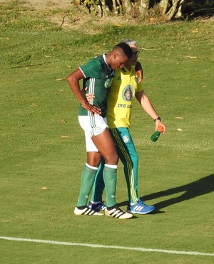 Mina se reapresenta antes no Palmeiras por conta de lesão na coxa