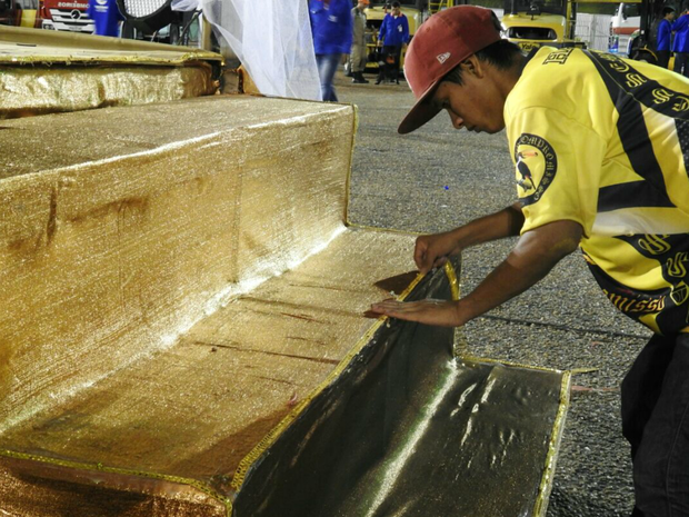 Materiais usados em carnavais passados foram reaproveitados (Foto: Adneison Severiano/G1 AM)