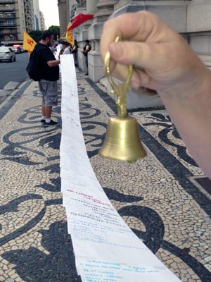 Professores apresentaram 300 cartas emendadas (Foto: Luciane Kohlmann/RBS TV)