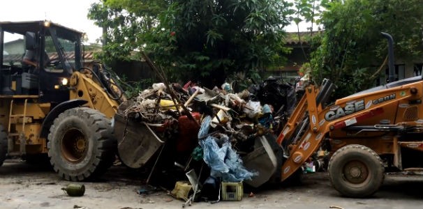 Compulsão: caso absurdo de lixo acumulado dentre de casa (Foto: Reprodução/ Rede Globo)