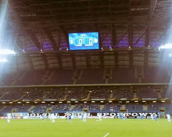 Torcida Lech Poznan Liga Europa refugiados (Foto: Reprodução / Twitter)