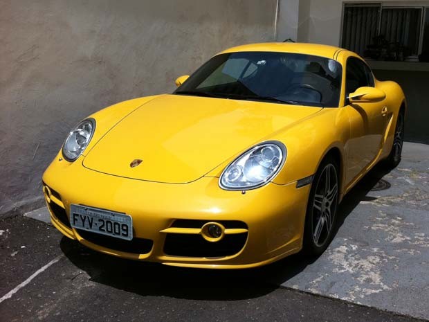Porsche foi localizado na casa de um dos suspeitos (Foto: Eduardo Carvalho/G1)