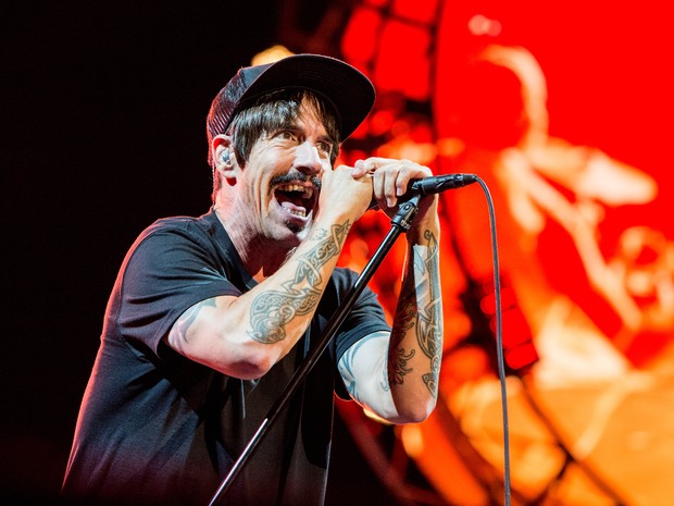 DIA 3 - Anthony Kiedis se apresenta com o Red Hot Chili Peppers no sábado (30) de Lollapalooza (Foto: Amy Harris/Invision/AP)